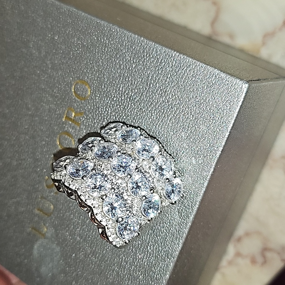 Cigar Women's cocktail ring size 6 excellent Cubic Zirconias